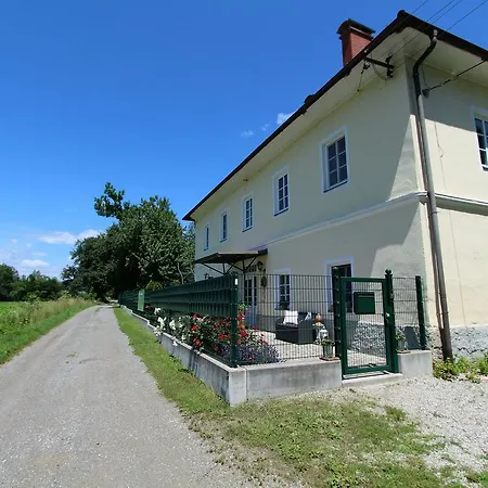 Luxurious In Klagenfurt With Terrace Tatil Evi *